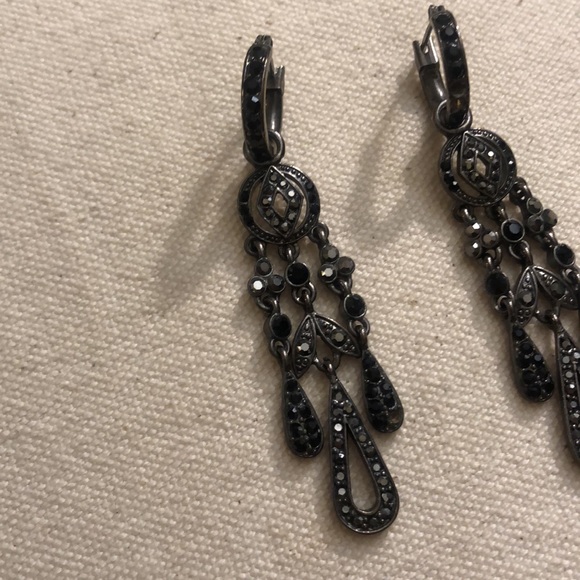 Black and Gray Vintage Monet Dangly Earrings. Has a goth Victorian vibe. 🖤 - Picture 8 of 16